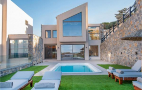 Gorgeous Home In Heraklio Crete With Wifi